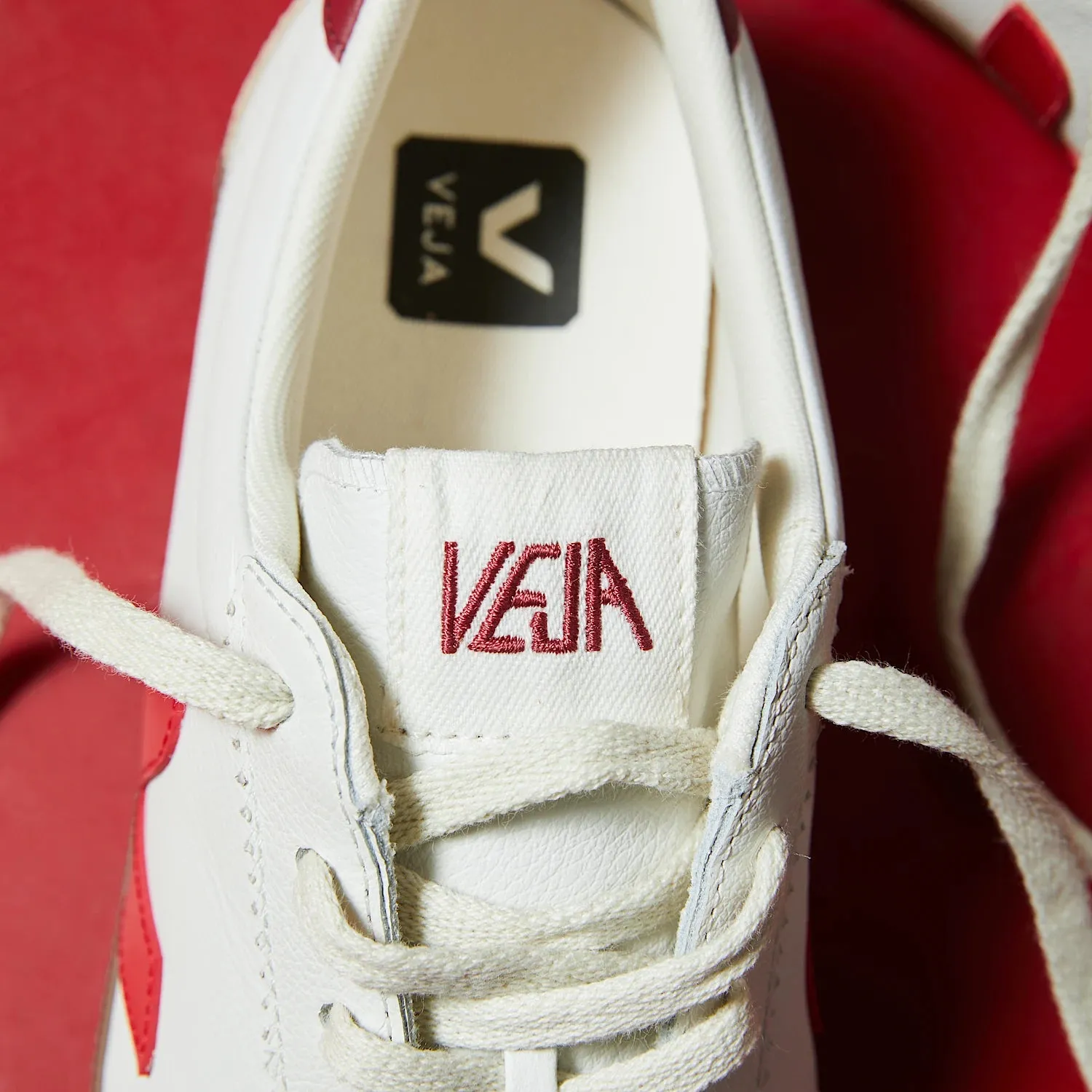 VEJA Sneakers Volley Organic Leather In White